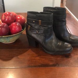 Naturalizer black heel boots